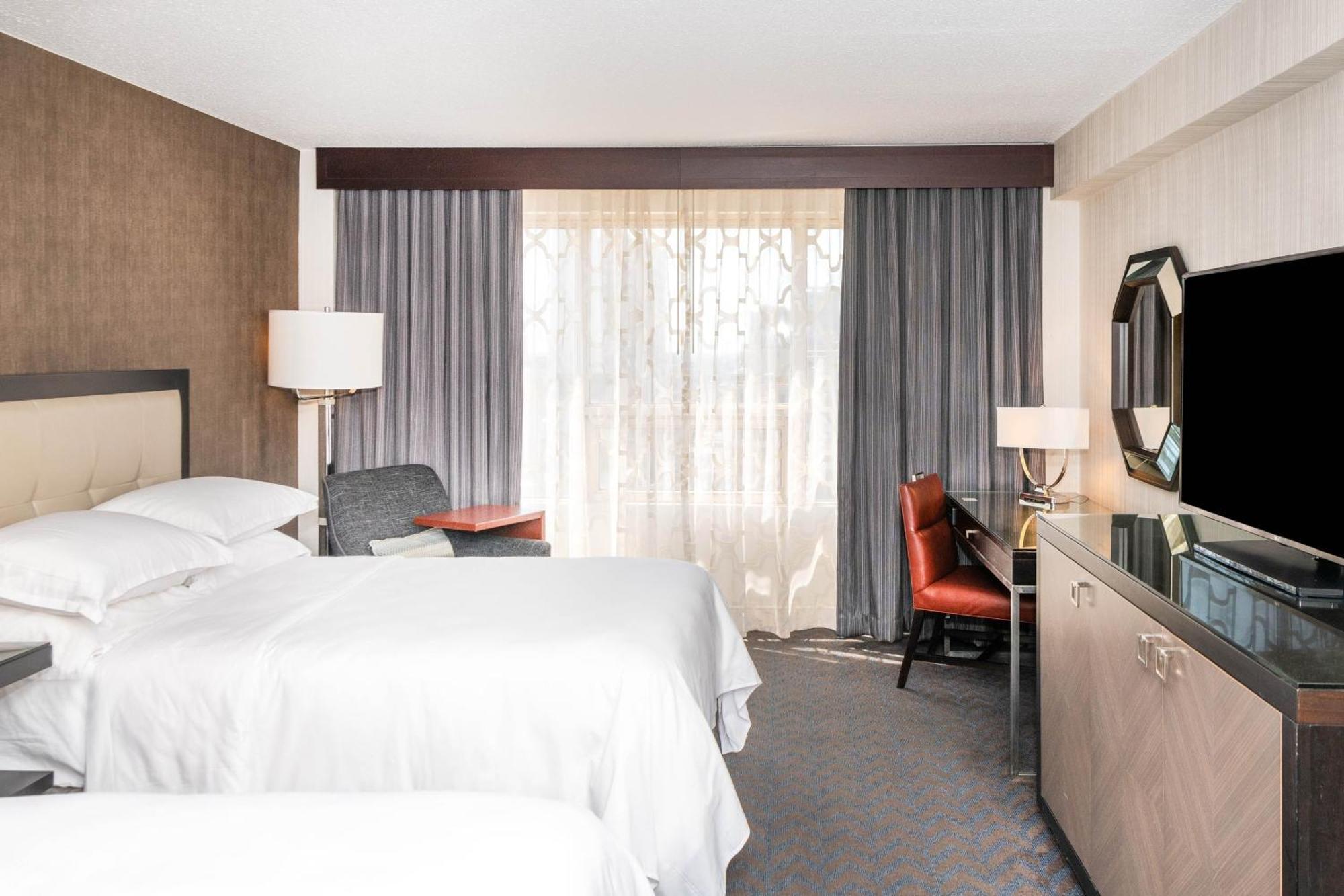 Sheraton Indianapolis City Centre Hotel Екстериор снимка
