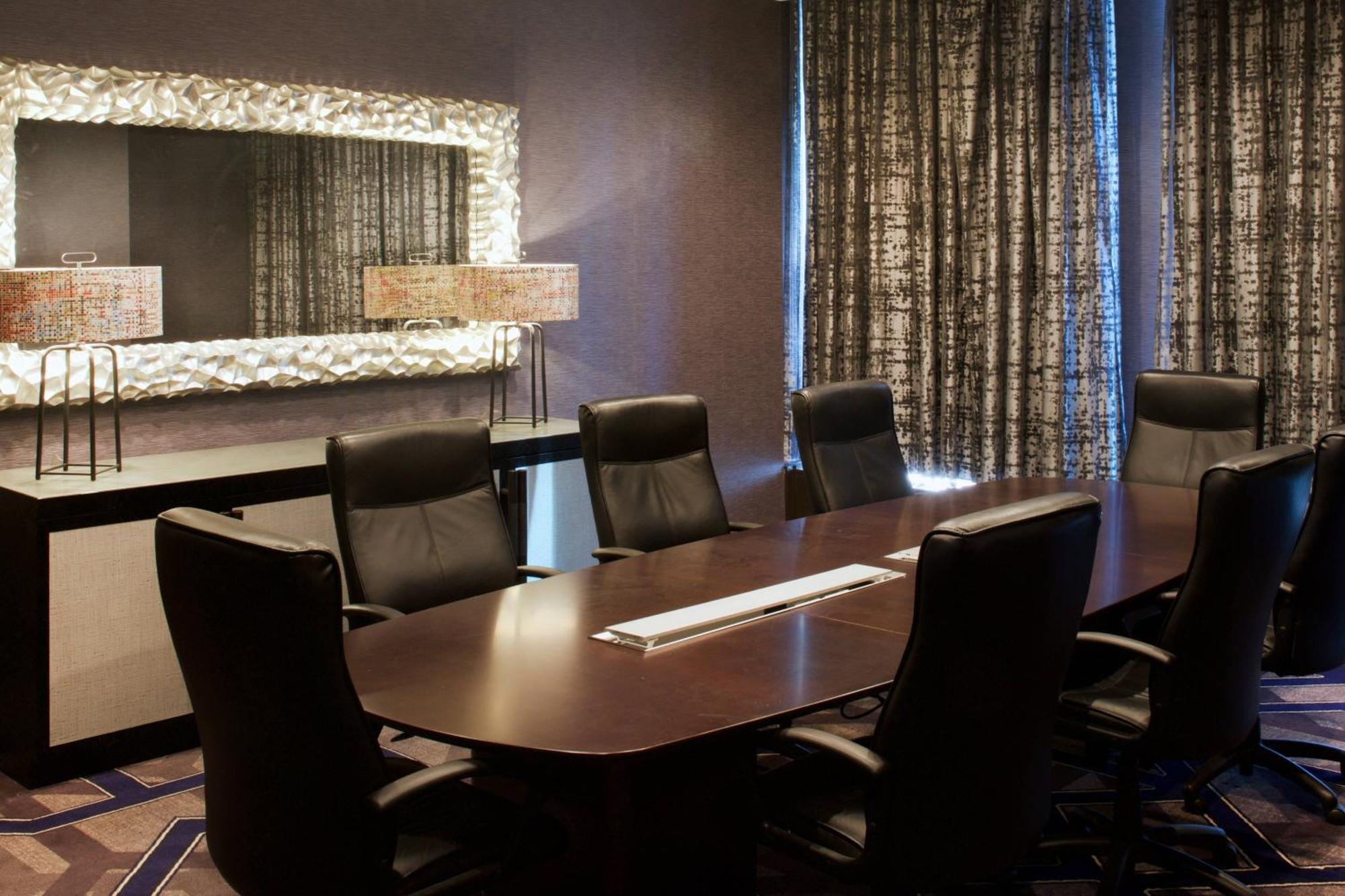 Sheraton Indianapolis City Centre Hotel Екстериор снимка