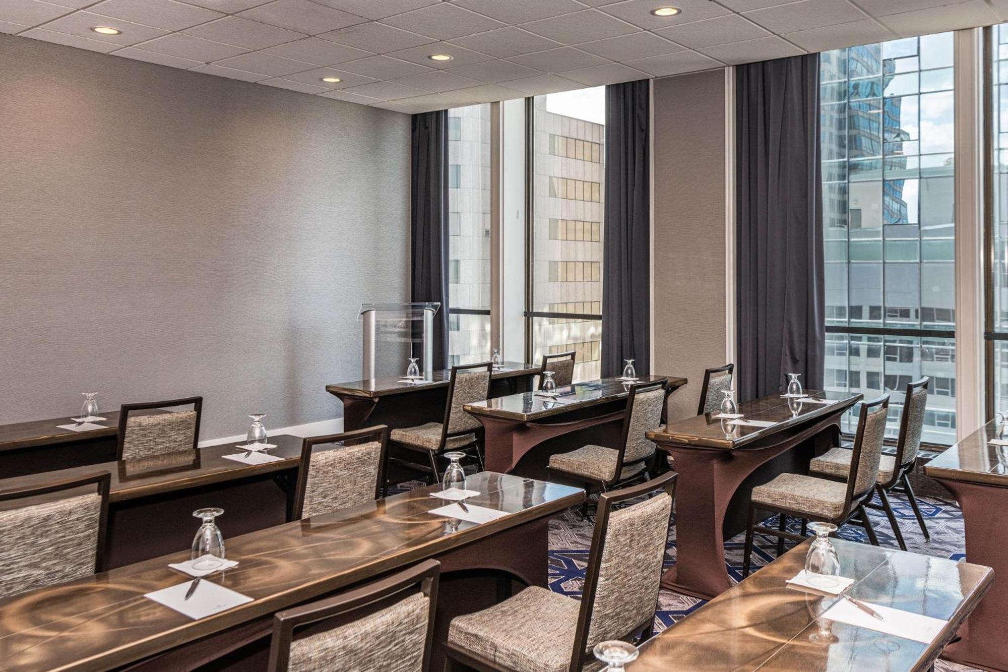 Sheraton Indianapolis City Centre Hotel Екстериор снимка