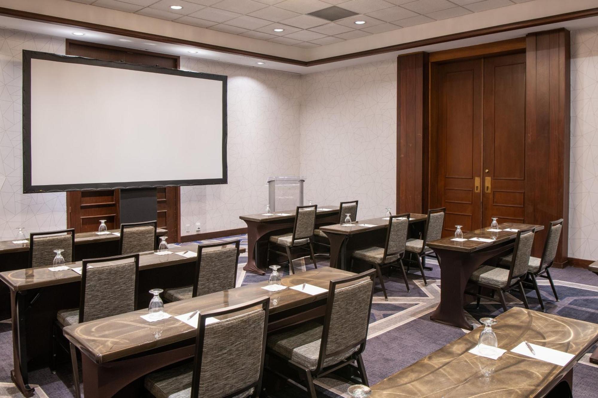 Sheraton Indianapolis City Centre Hotel Екстериор снимка