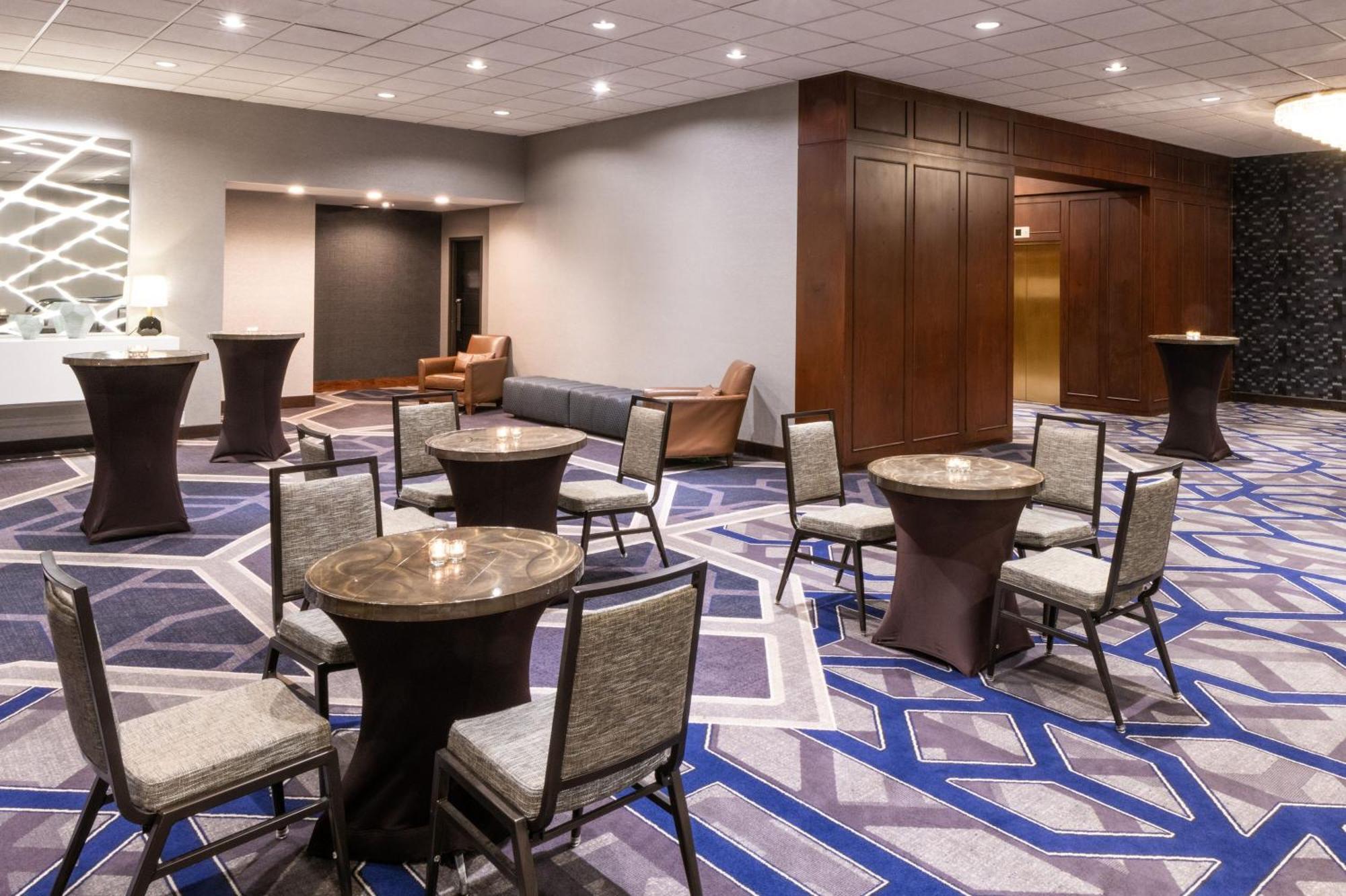 Sheraton Indianapolis City Centre Hotel Екстериор снимка