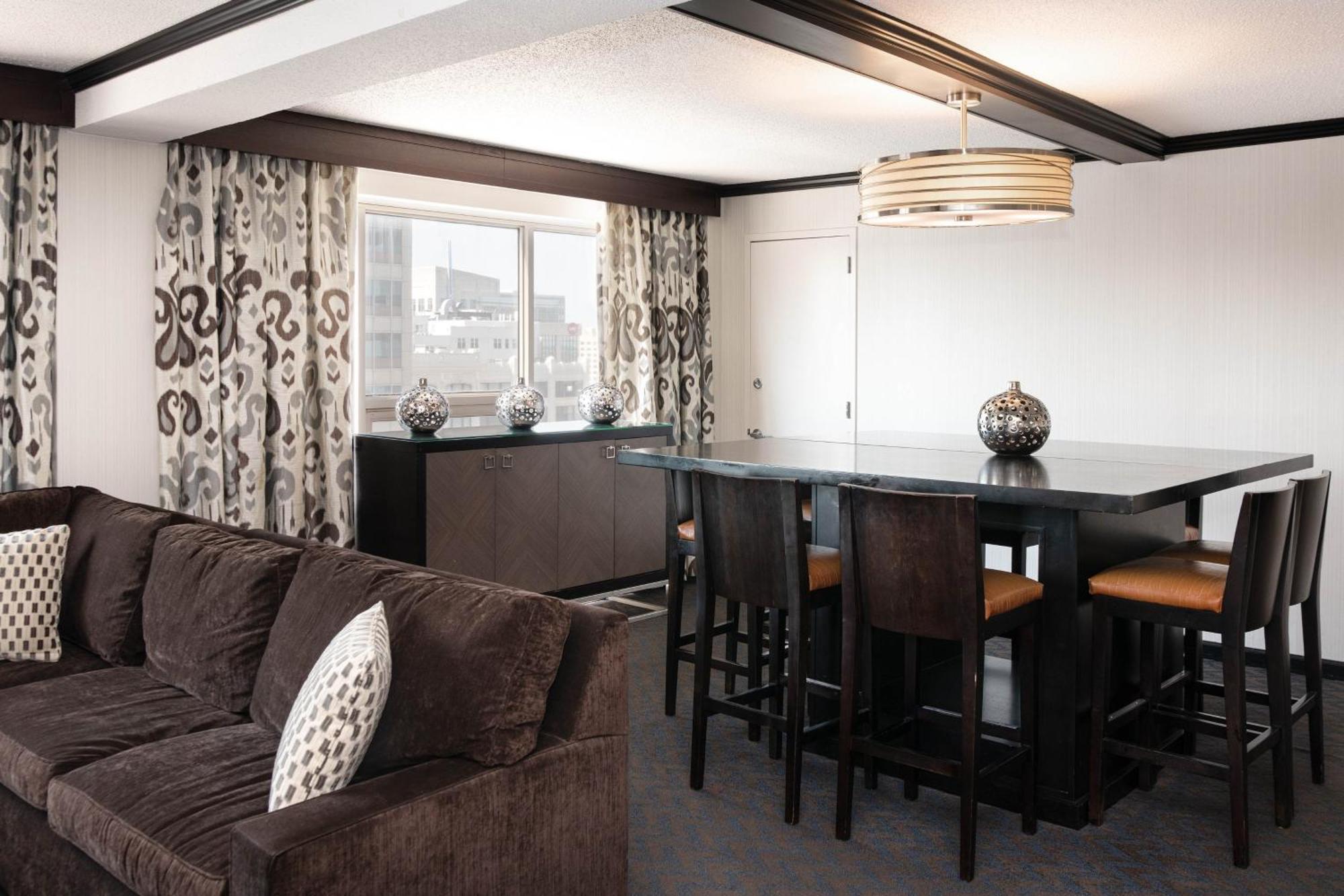 Sheraton Indianapolis City Centre Hotel Екстериор снимка