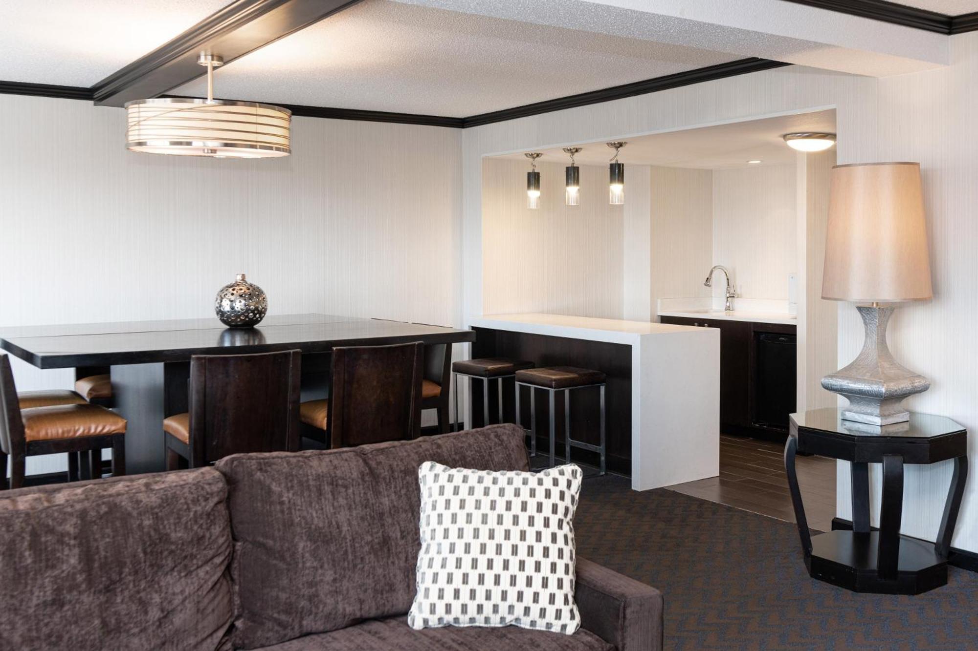 Sheraton Indianapolis City Centre Hotel Екстериор снимка
