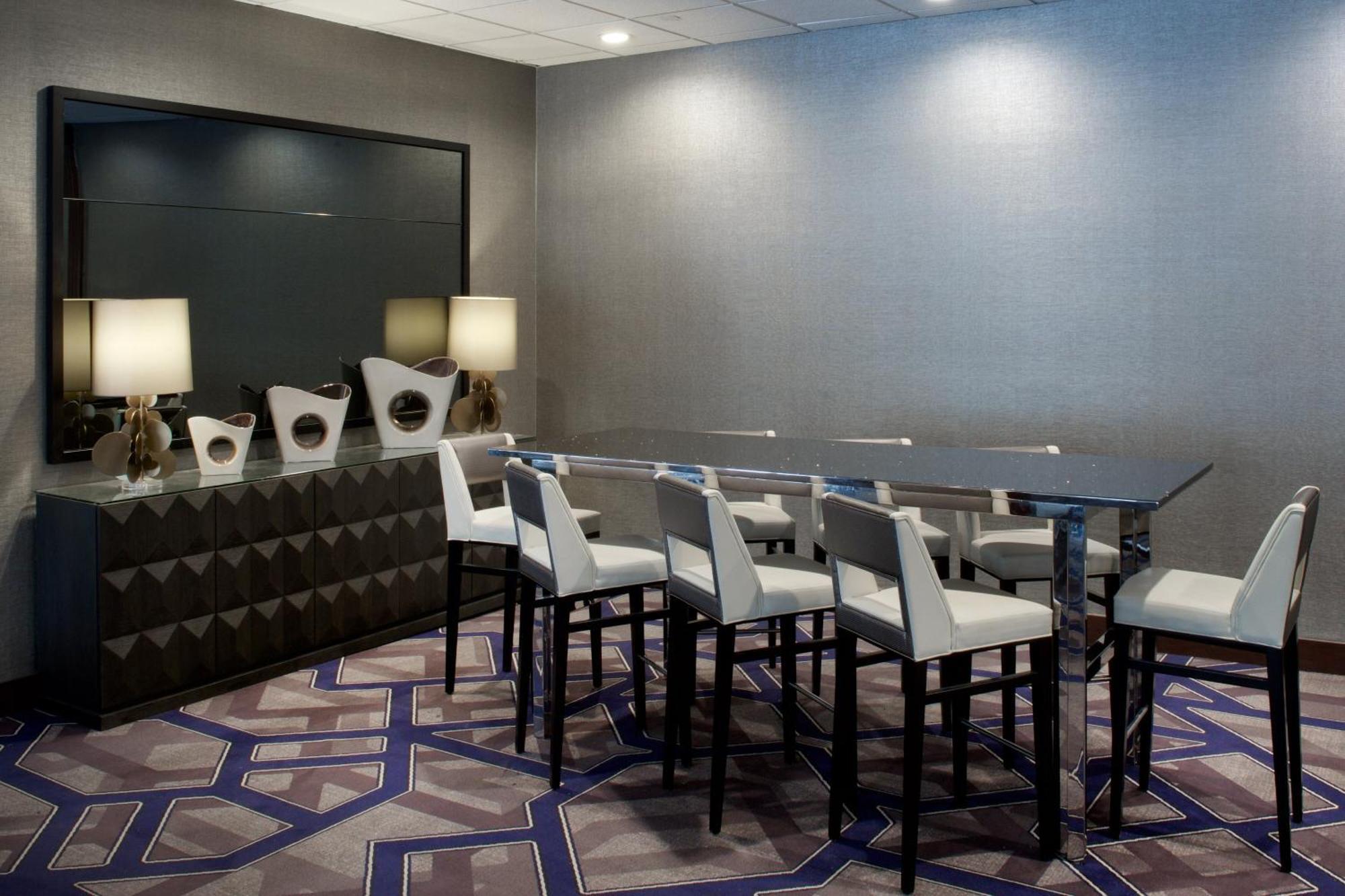 Sheraton Indianapolis City Centre Hotel Екстериор снимка