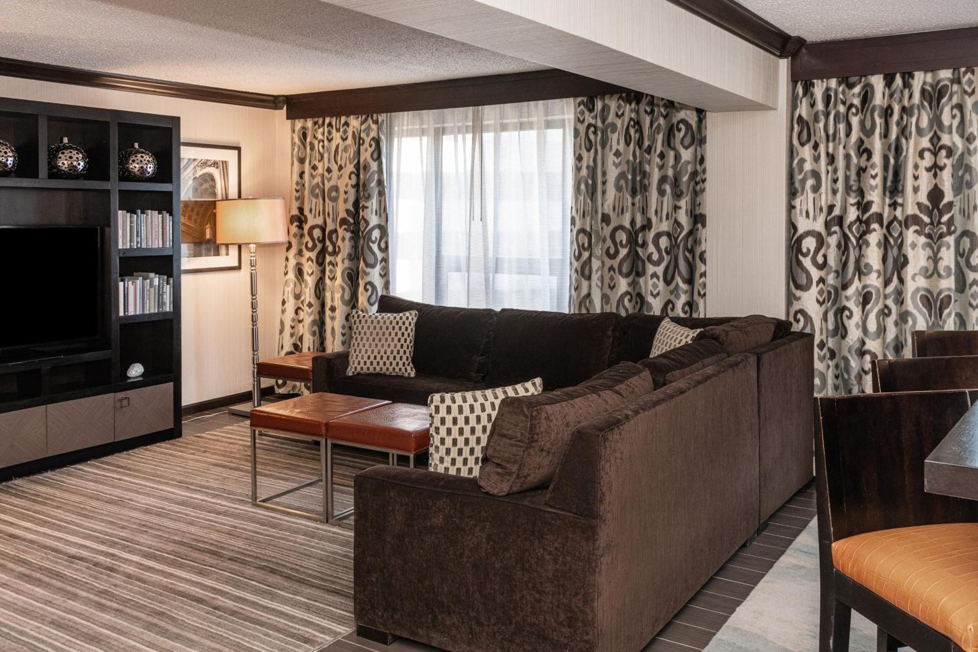Sheraton Indianapolis City Centre Hotel Екстериор снимка